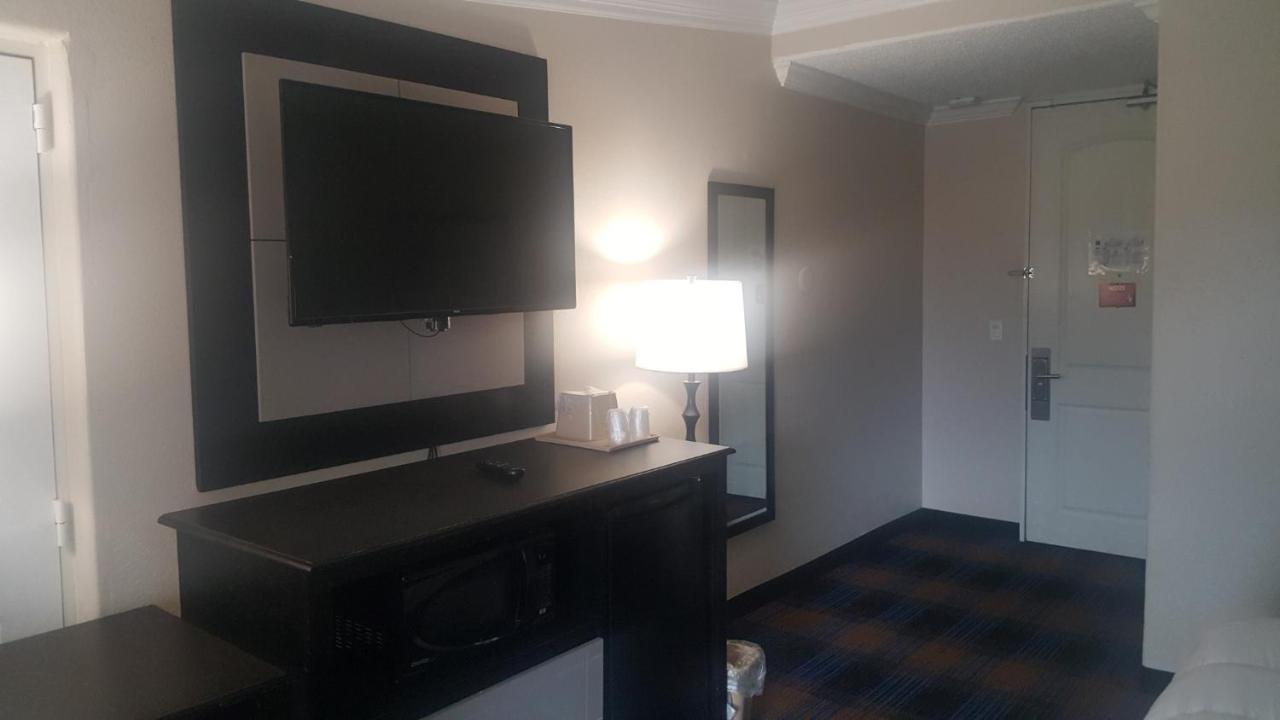 Regency Inn & Suites Pensacola Ngoại thất bức ảnh